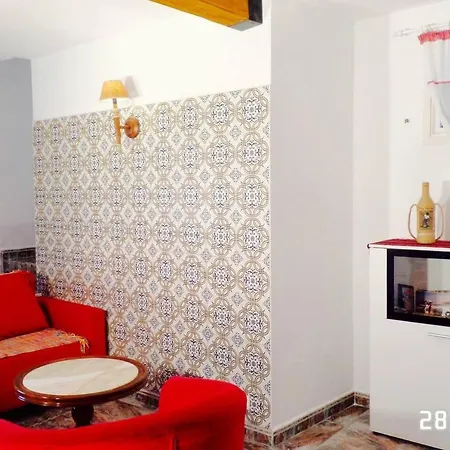 Immaculate 3-bed House Garden In بيت للعطل *