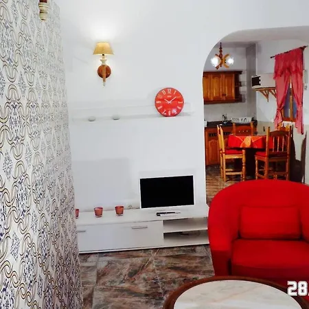 Immaculate 3-bed House Garden In بيت للعطل Santa Catalina