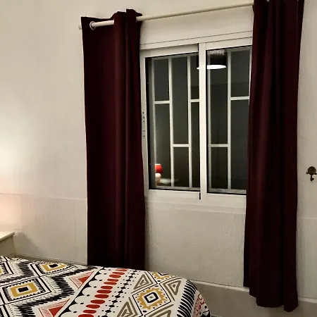 Immaculate 3-bed House Garden In Santa Catalina