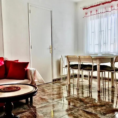 Immaculate 3-bed House Garden In * Santa Catalina