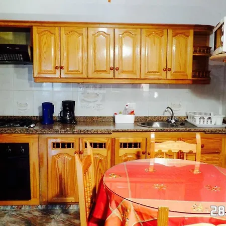 بيت للعطل Immaculate 3-bed House Garden In *