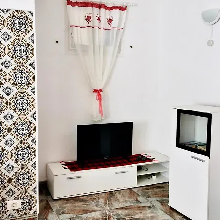 Immaculate 3-bed House Garden In بيت للعطل *