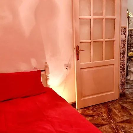 Immaculate 3-bed House Garden In Santa Catalina