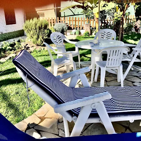 Immaculate 3-bed House Garden In بيت للعطل