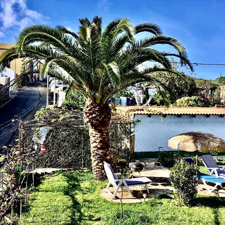 Immaculate 3-bed House Garden In