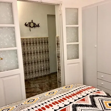 Immaculate 3-bed House Garden In *