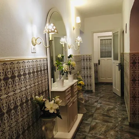 Immaculate 3-bed House Garden In