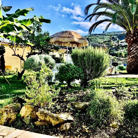 Immaculate 3-bed House Garden In * Santa Catalina