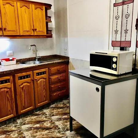 Immaculate 3-bed House Garden In بيت للعطل Santa Catalina