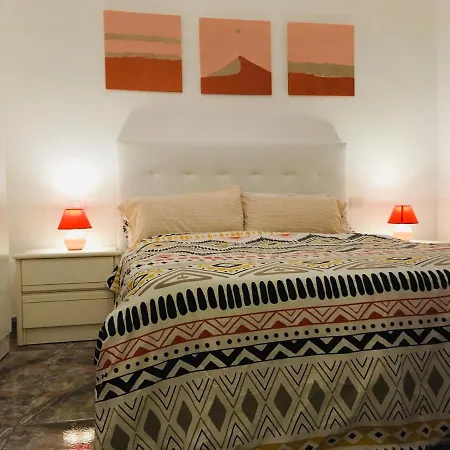 Immaculate 3-bed House Garden In Santa Catalina