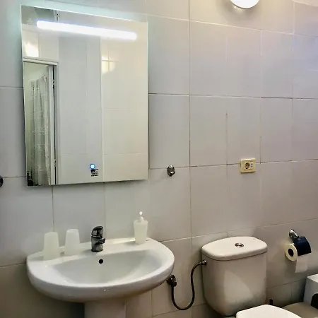 Immaculate 3-bed House Garden In Santa Catalina