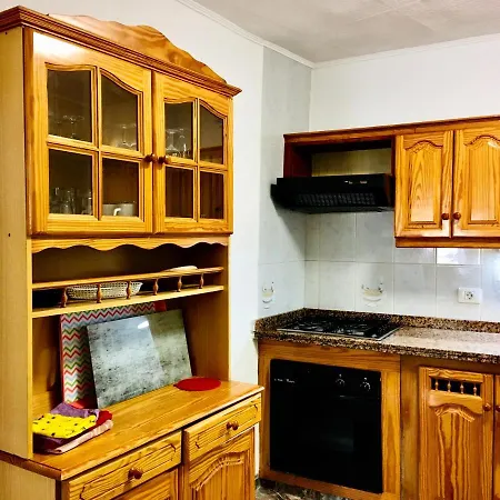 Immaculate 3-bed House Garden In * Santa Catalina